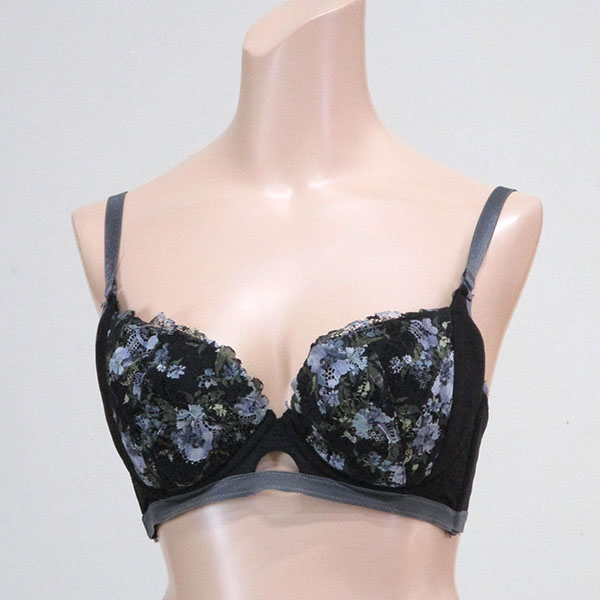 巨乳ブラジャー